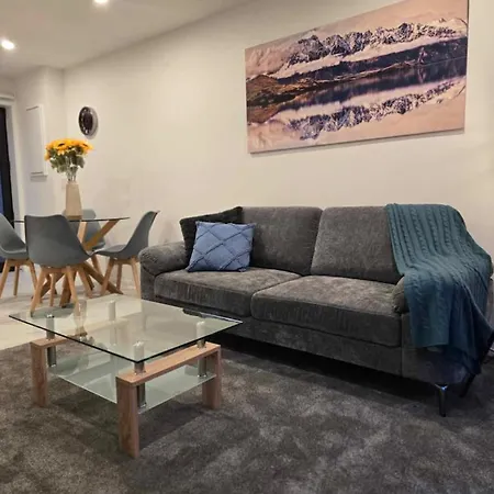 Cbd Apartment 3 - 2 Bed 2 Bath
